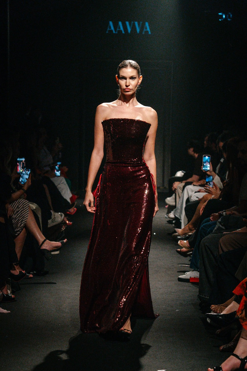 Strapless gown fully covered in shimmering sequins