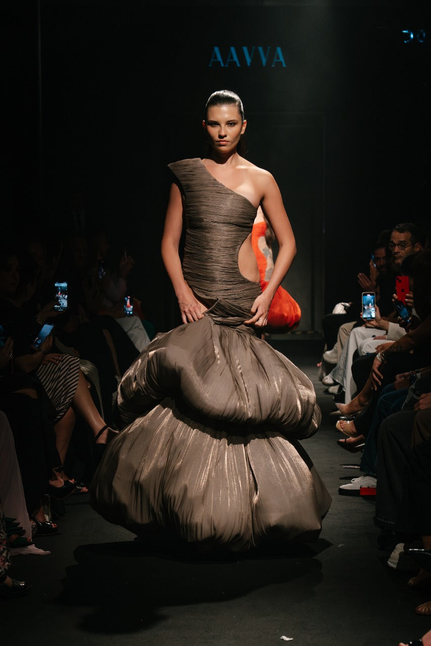 One shoulder Draping design