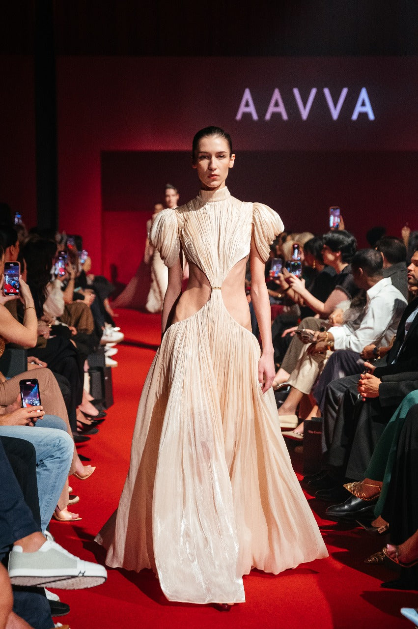 Shimmering, finely pleated fabric, high neckline and short, voluminous puffed sleeves