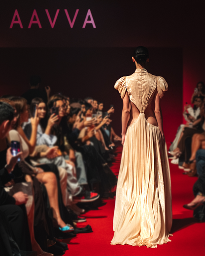 Shimmering, finely pleated fabric, high neckline and short, voluminous puffed sleeves